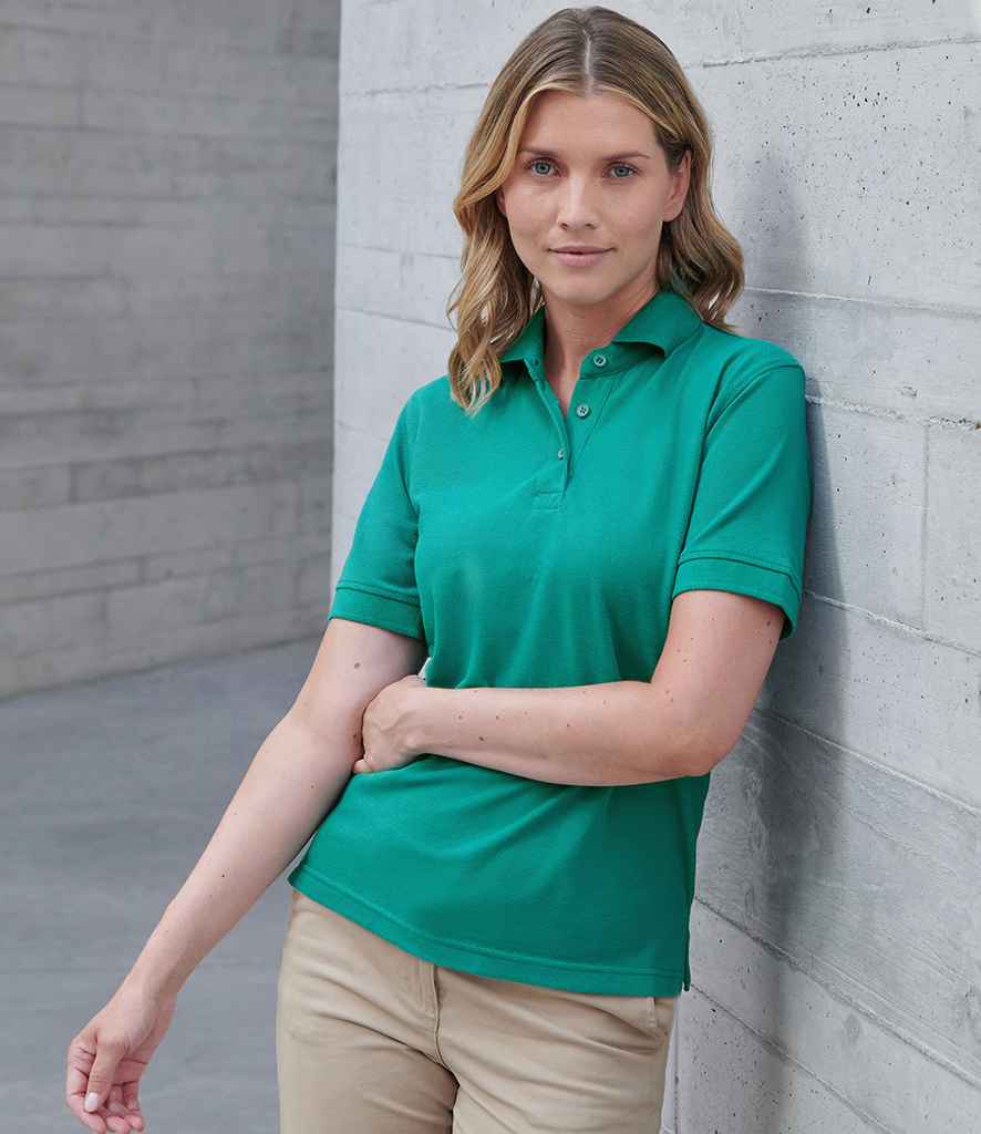 H401 Henbury Ladies Poly/Cotton Piqué Polo Shirt – Jade (model, front) Henbury H401 ladies piqué polo shirt in Jade, worn by a model