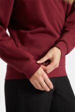 UC203 Uneek Classic Sweatshirt – Maroon (model, cuff detail)