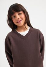 UC206 Uneek Childrens Classic V Neck Sweatshirt – Brown (model, front close-up)