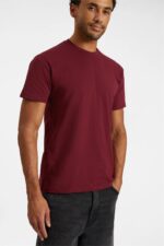 UC301 Uneek Classic T-Shirt – Maroon (model, front close-up)