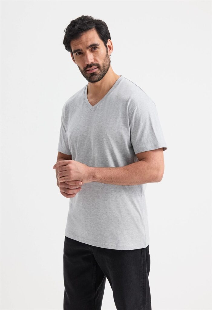 UC317 Uneek Classic V Neck T-Shirt – Heather Grey (model, front)